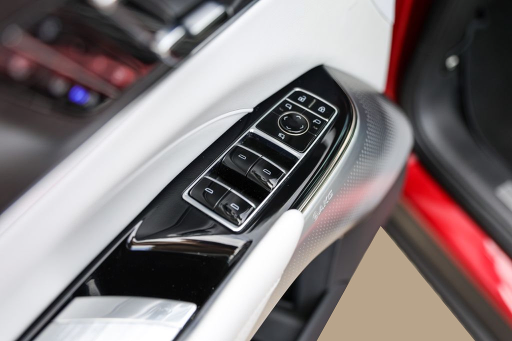 Certified 2024 Cadillac Lyriq Luxury RWD image 19