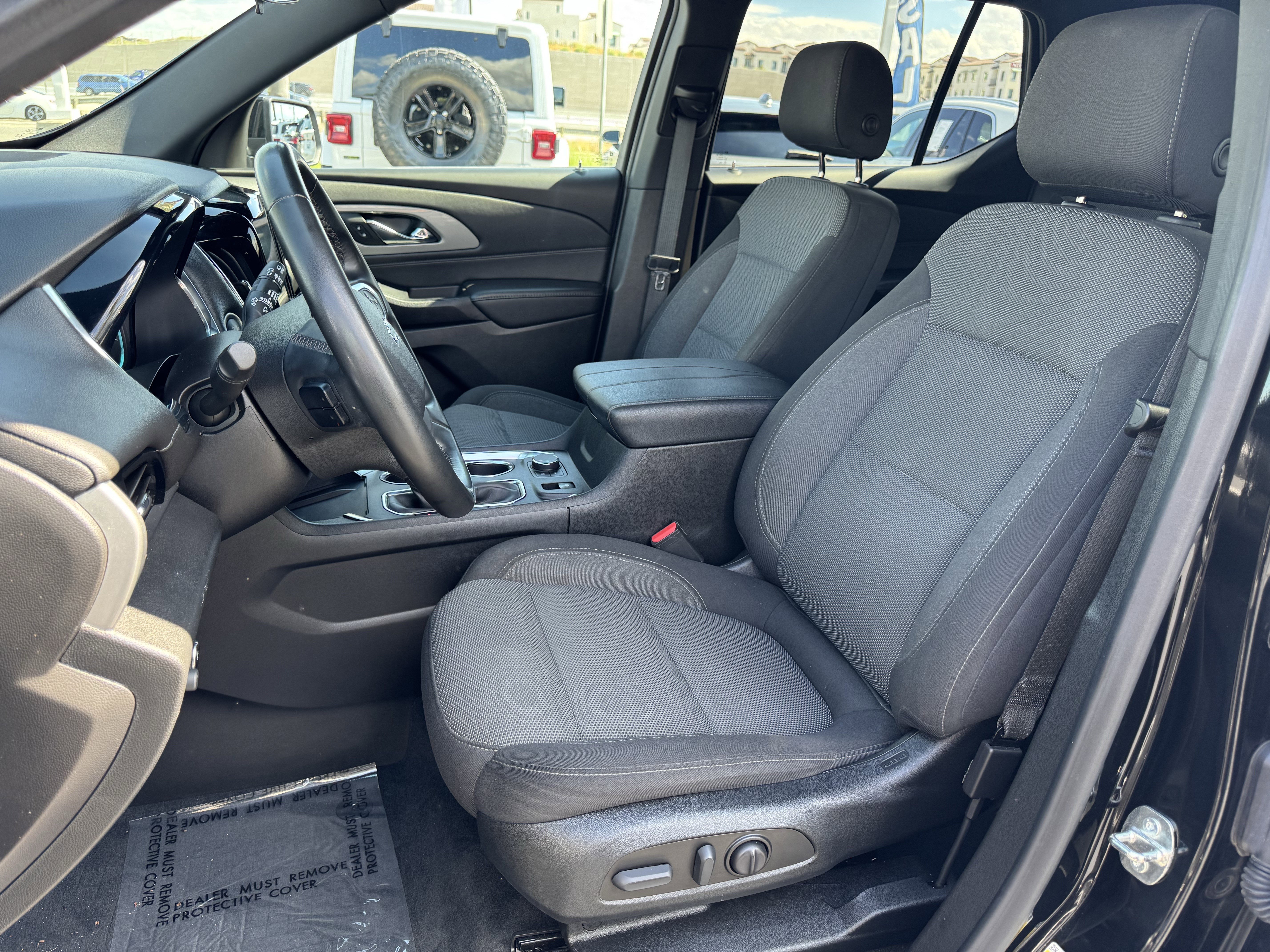 Used 2023 Chevrolet Traverse LT image 16