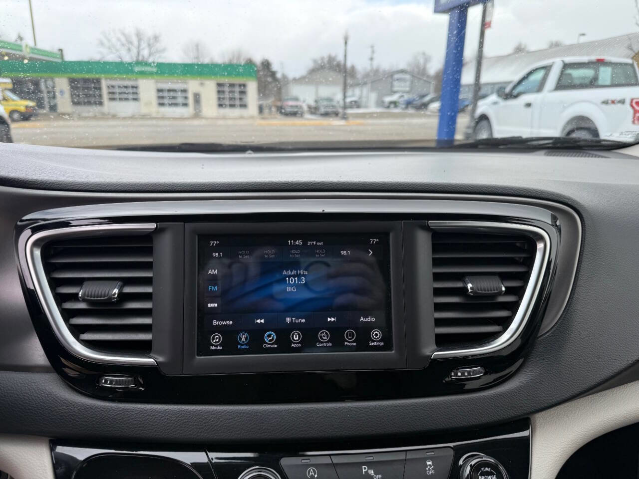 Used 2020 Chrysler Pacifica Touring-L FWD image 18