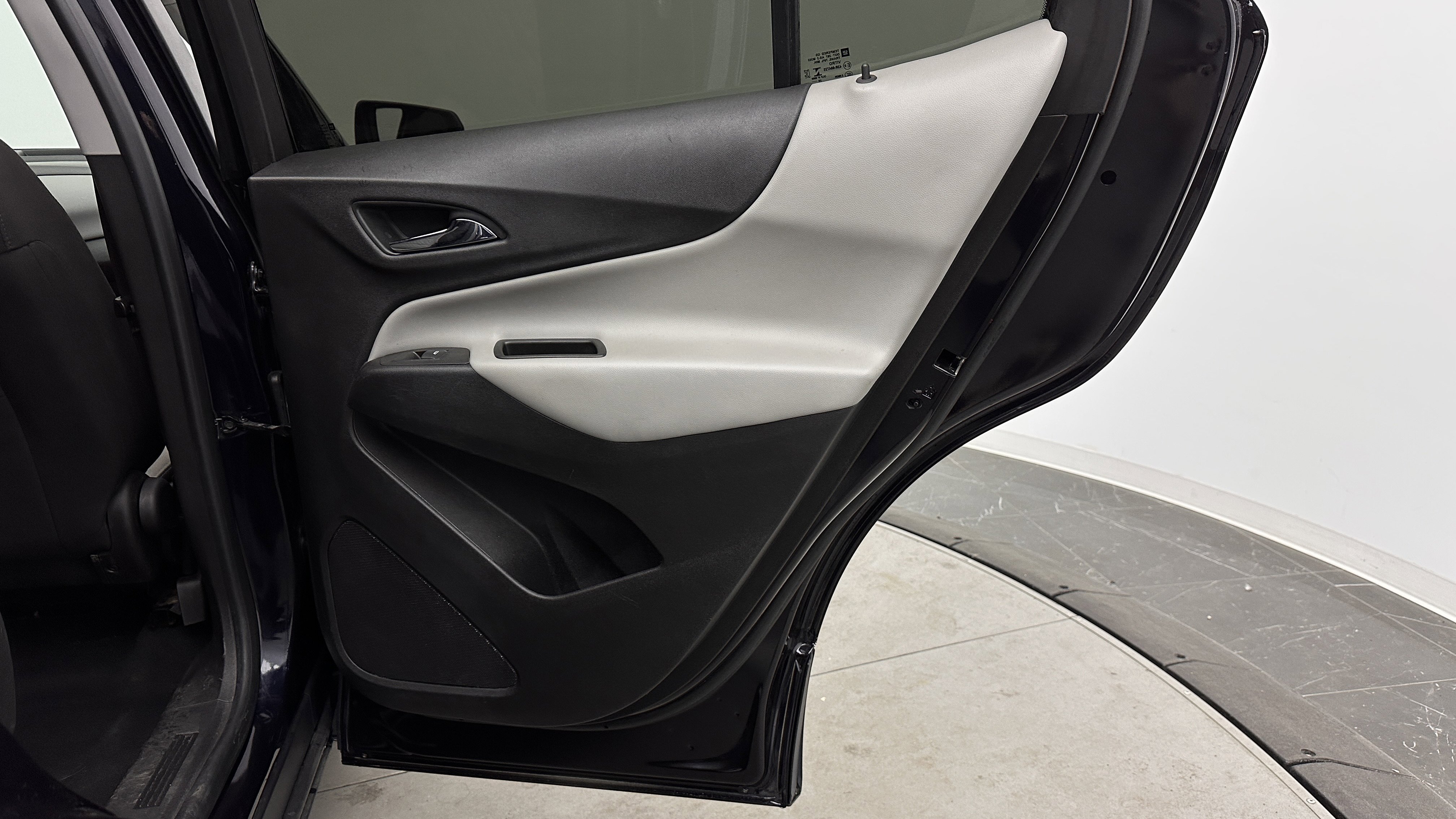 Used 2021 Chevrolet Equinox LS w/ LPO, Blackout Package image 28