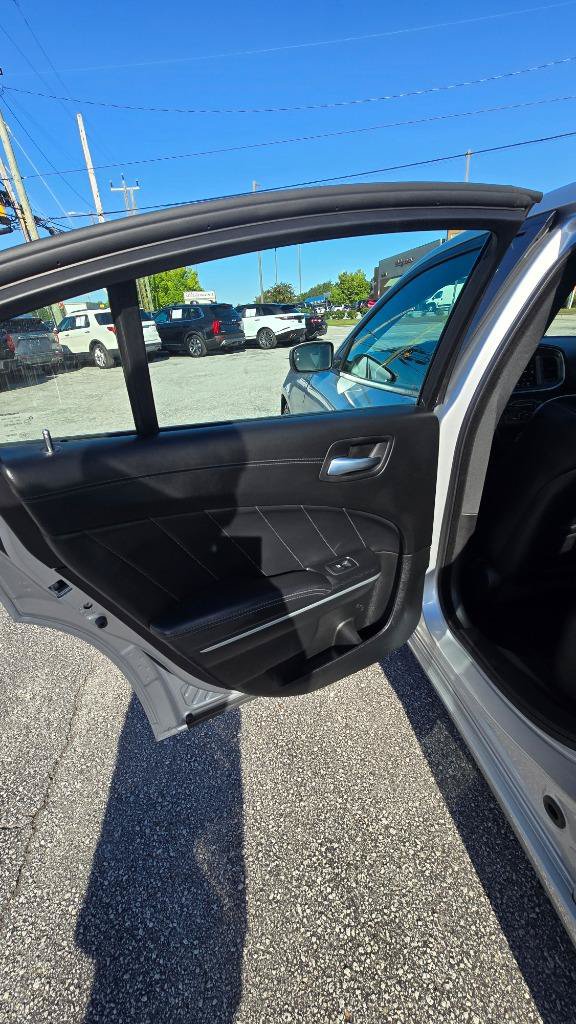 Used 2022 Dodge Charger SXT w/ Plus Group RWD image 11