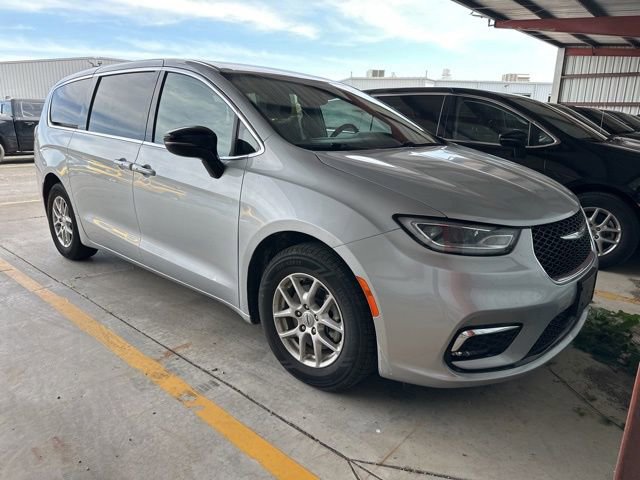 Used 2024 Chrysler Pacifica Touring-L