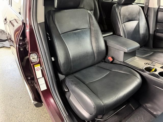 Used 2011 Toyota Highlander SE w/ Tow Pkg AWD/4WD image 25