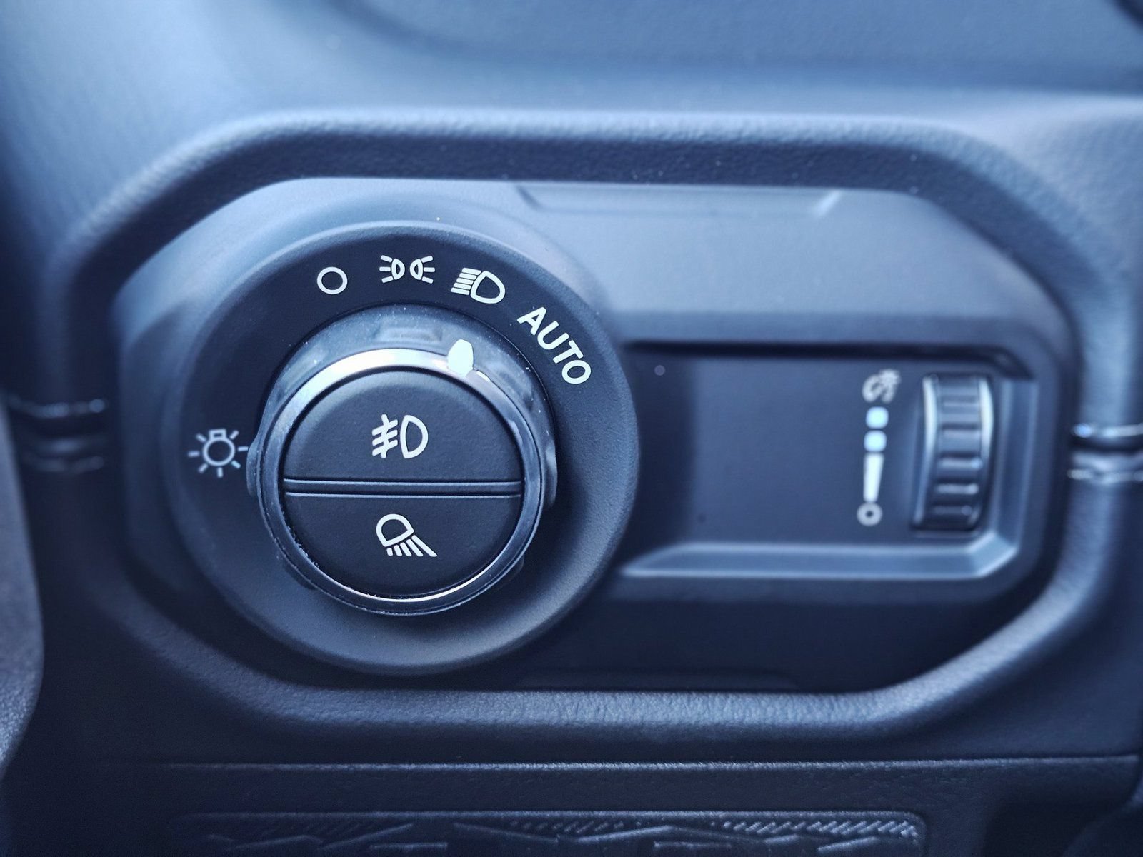 New 2026 Jeep Gladiator Sahara AWD/4WD image 15