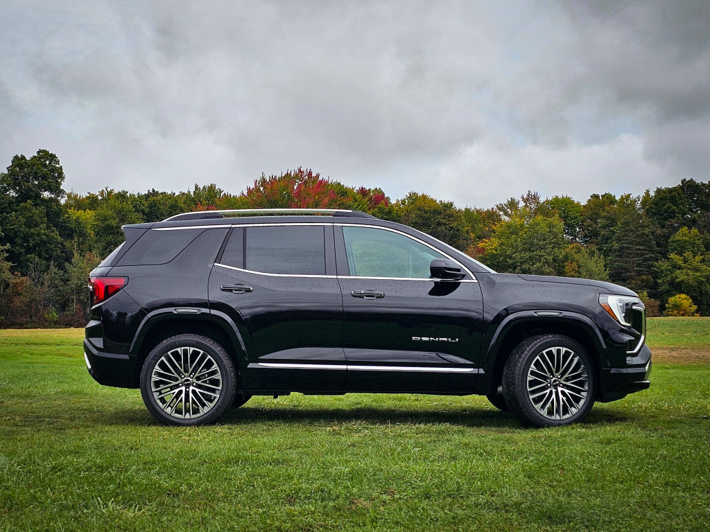 New 2027 GMC Terrain Denali AWD/4WD image 2