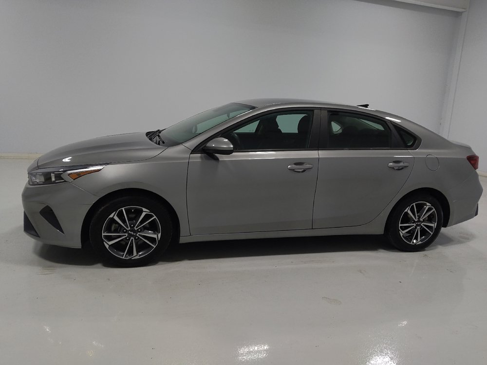 Used 2022 Kia Forte LXS FWD image 2
