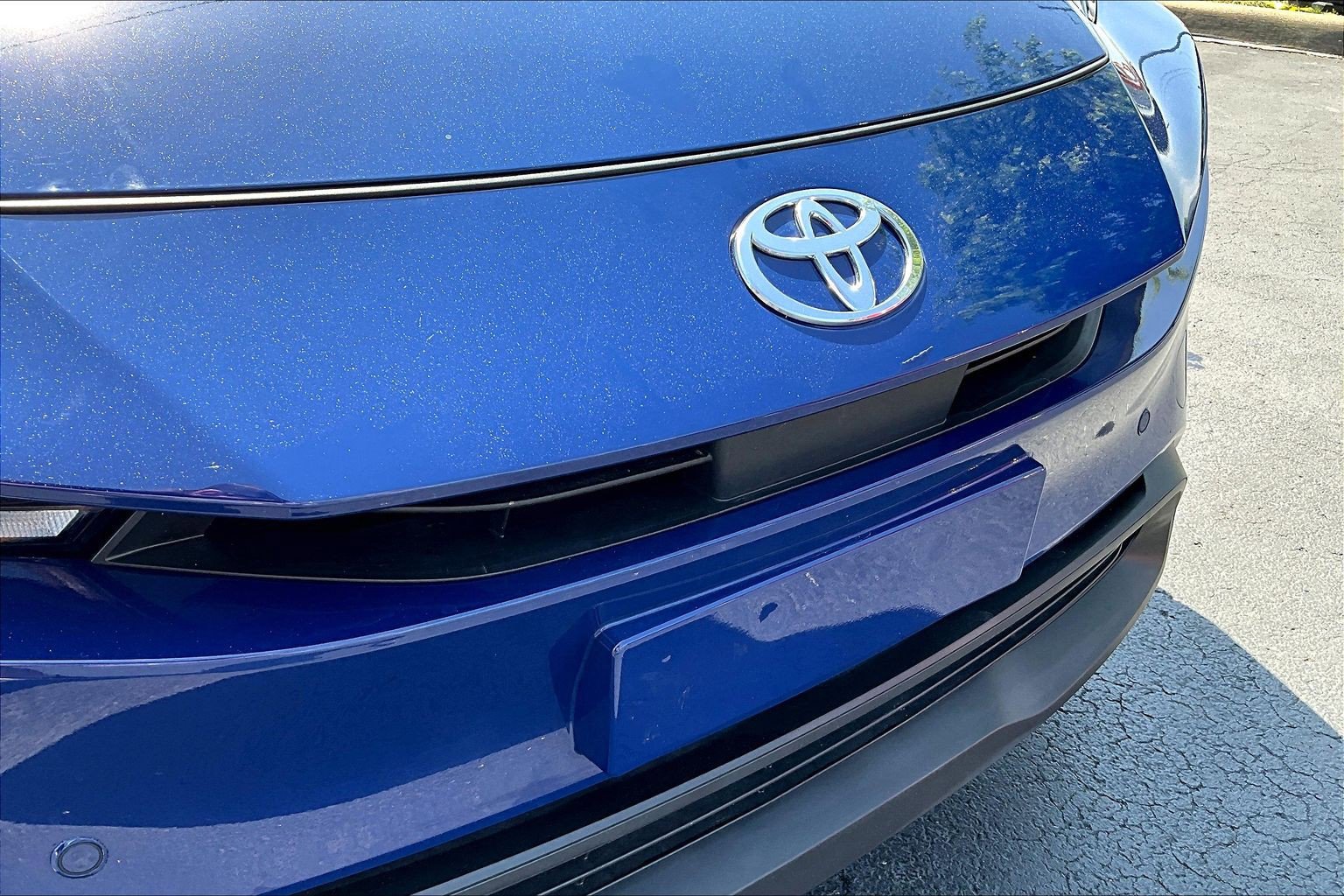 Used 2025 Toyota Prius LE FWD image 33