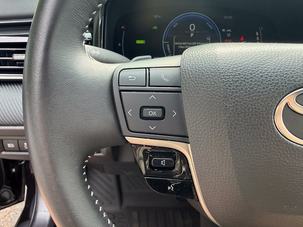 Used 2025 Toyota Camry SE FWD image 26