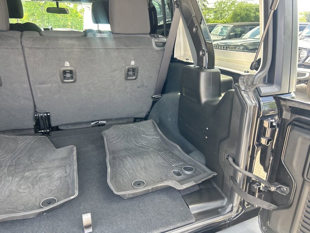 Used 2023 Jeep Wrangler Sport S image 31