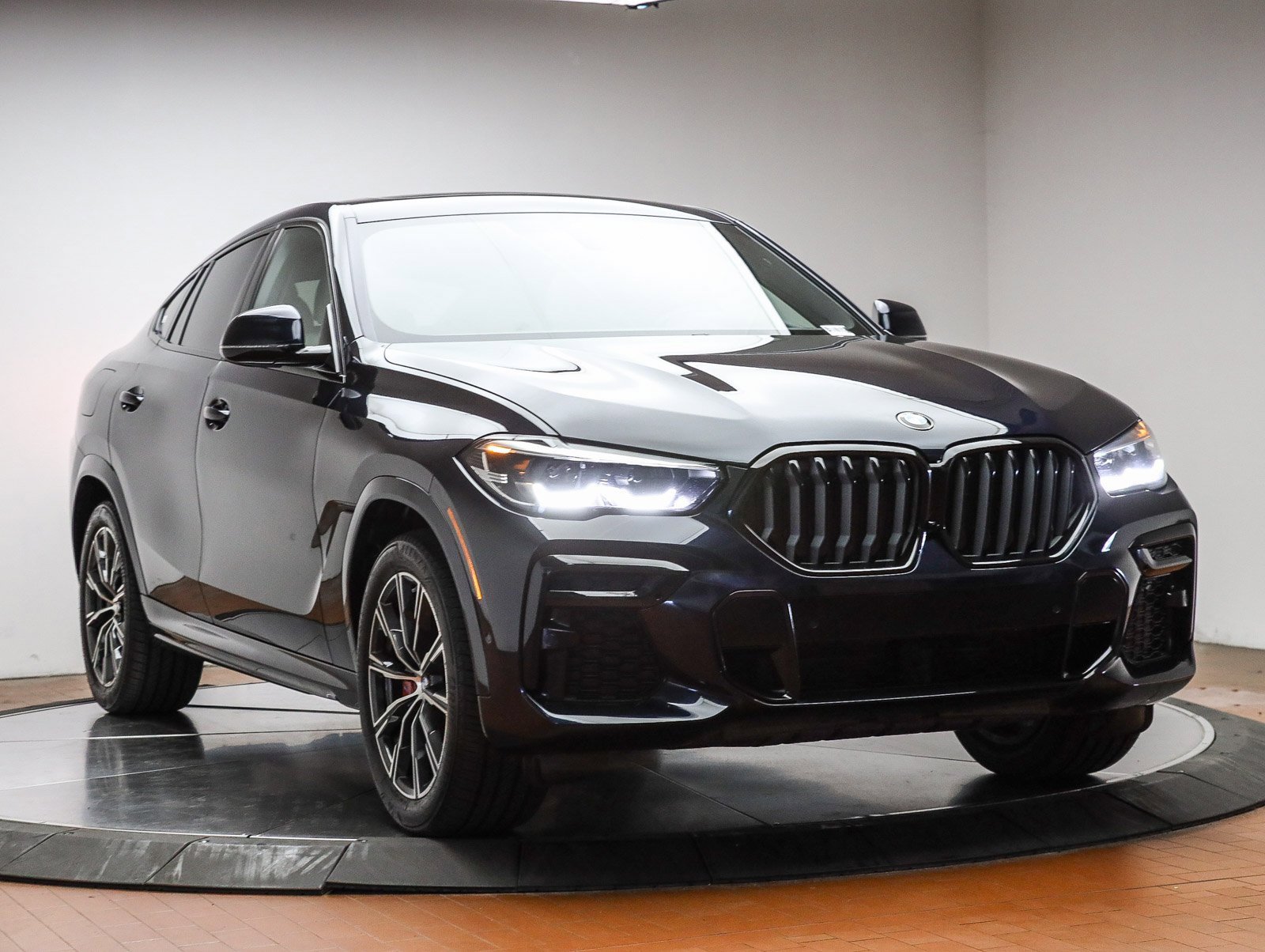 Certified 2023 BMW X6 xDrive40i w/ M Sport Package image 3