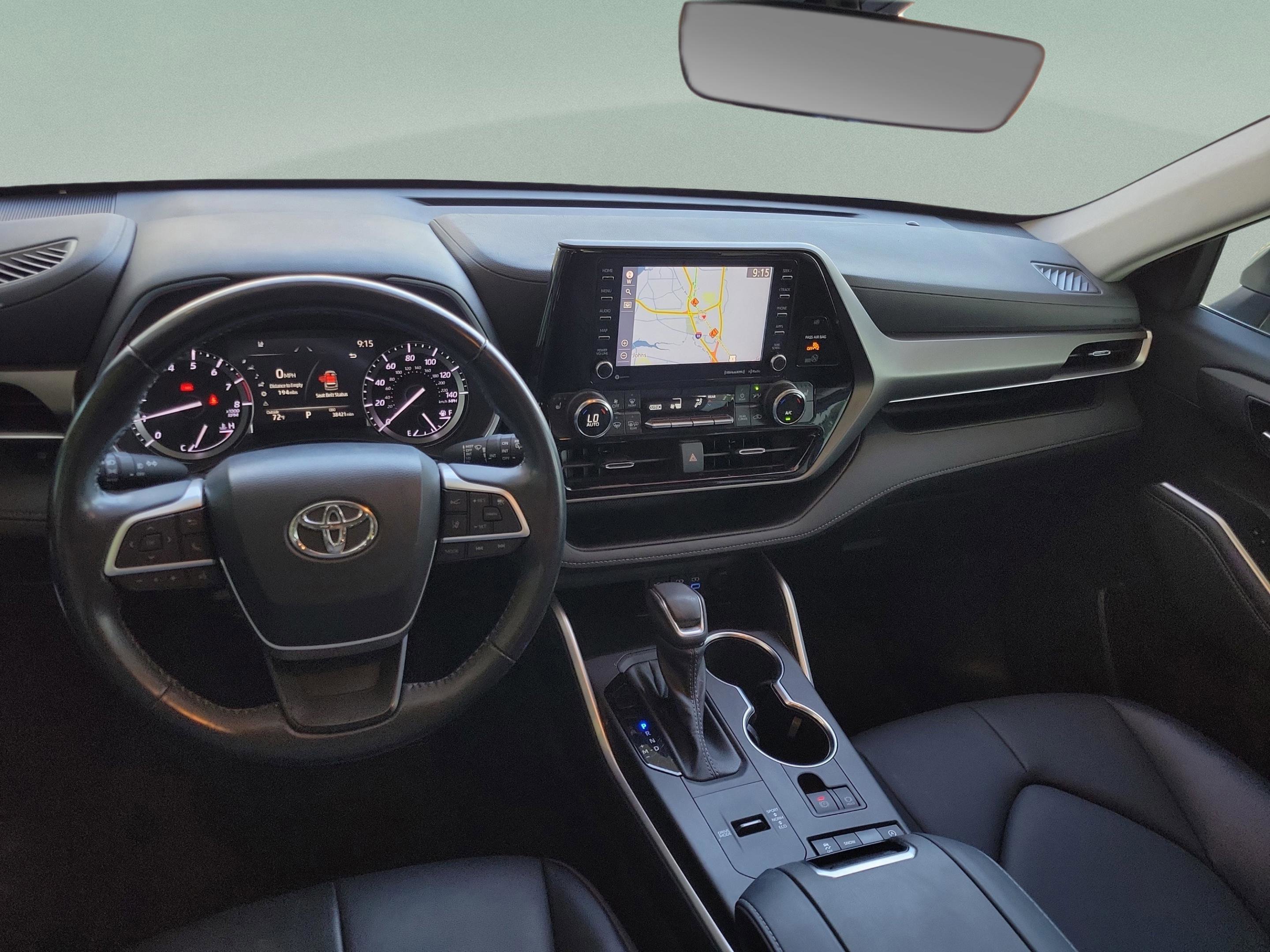 Used 2022 Toyota Highlander XLE image 25