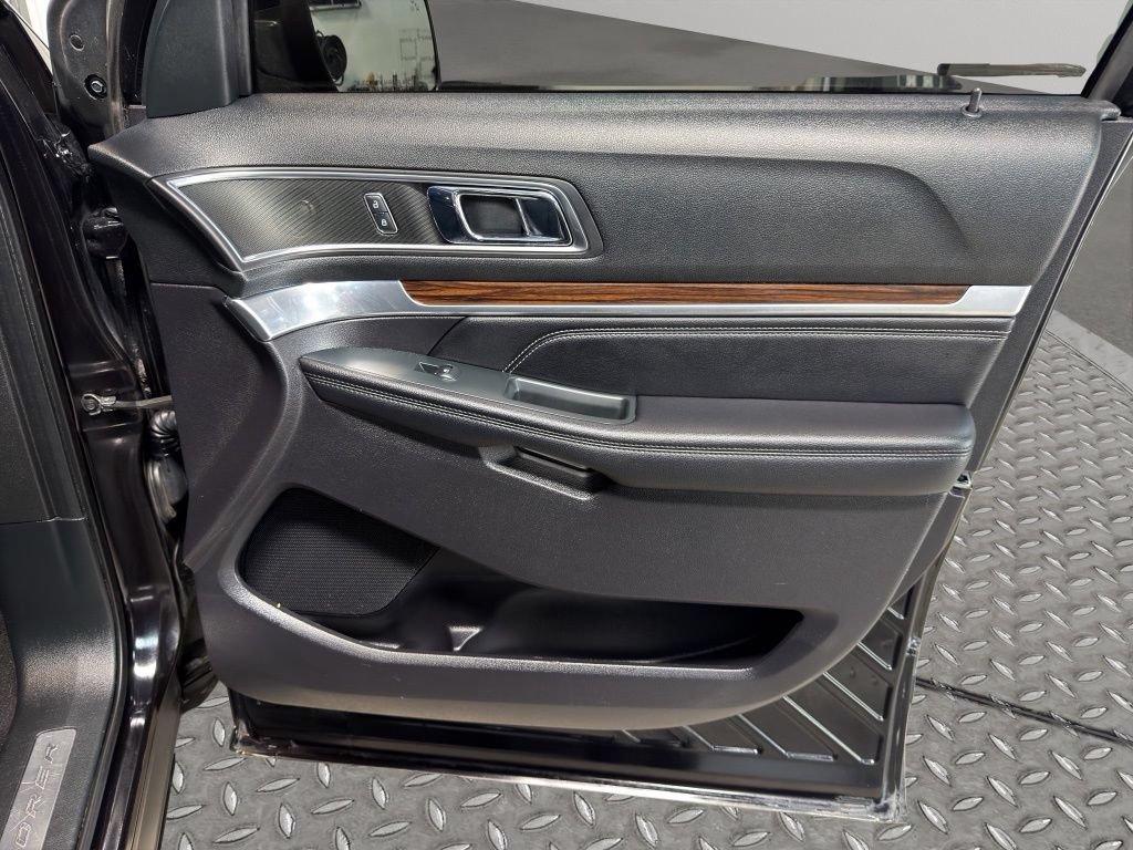 Used 2019 Ford Explorer Limited w/ Class III Trailer Tow Package AWD/4WD image 23