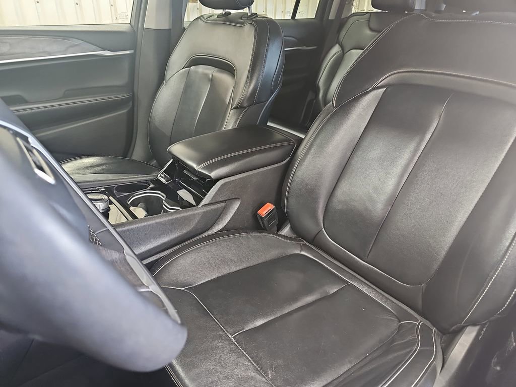 Used 2023 Jeep Grand Cherokee L Limited RWD image 15