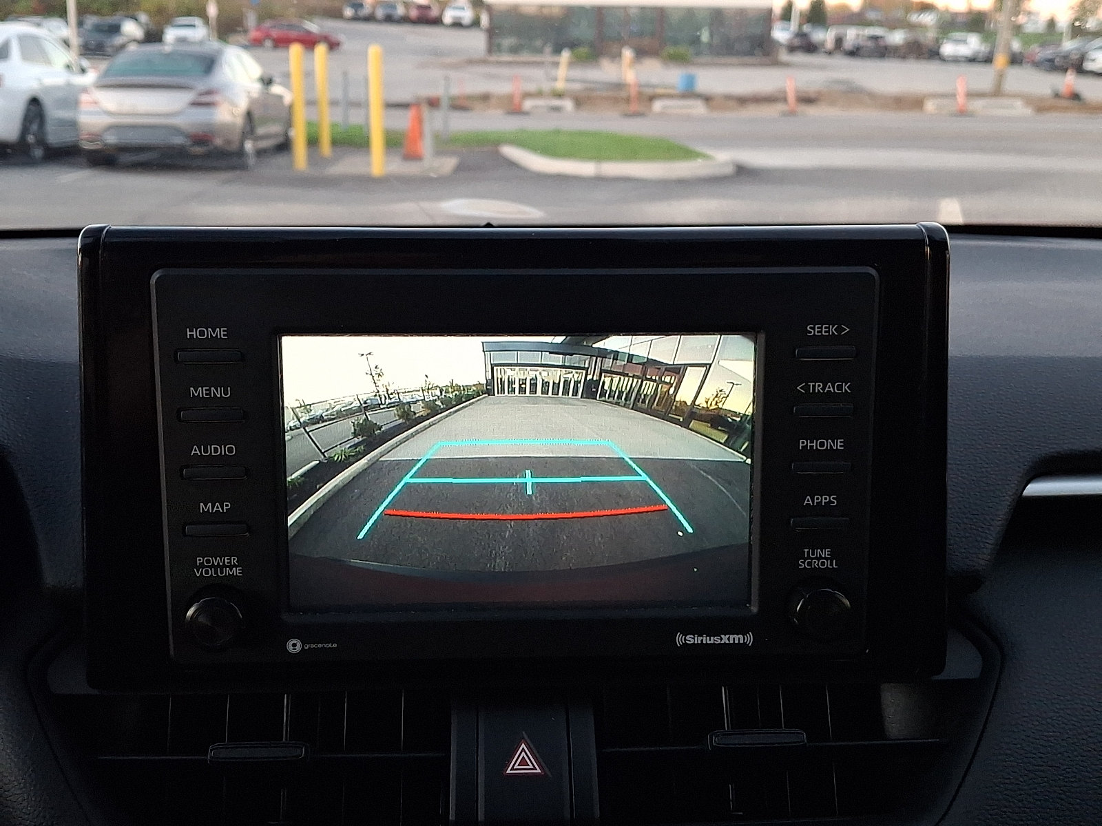 Used 2021 Toyota RAV4 LE AWD/4WD image 17