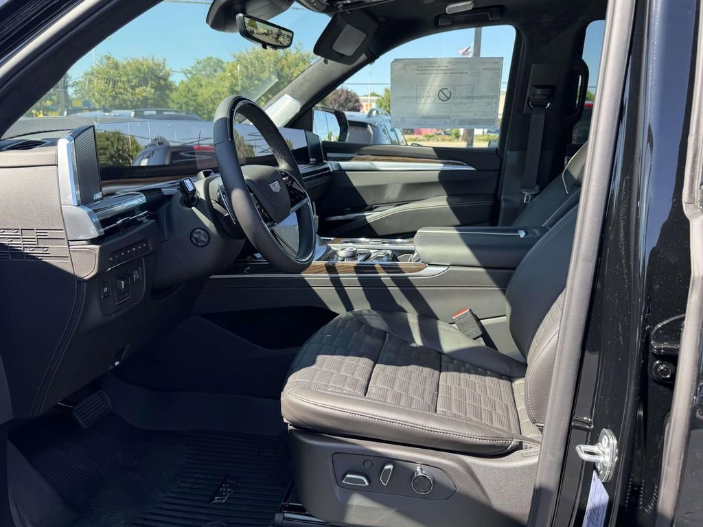 New 2026 Cadillac Escalade Platinum Luxury w/ LPO, Floor Liner Package AWD/4WD image 15