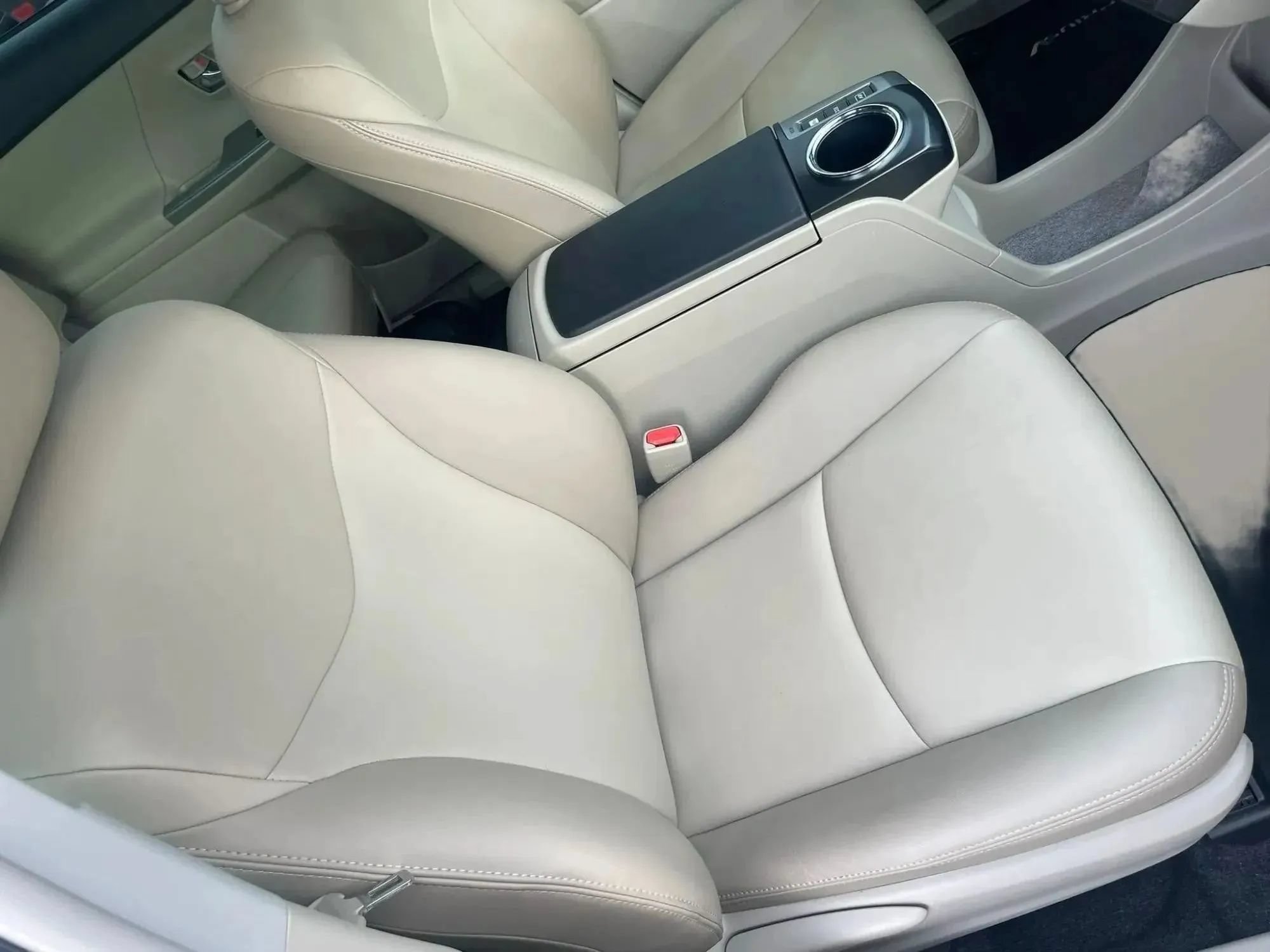 Used 2016 Toyota Prius V Five FWD image 17