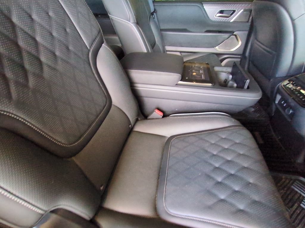 Used 2025 INFINITI QX80 Autograph w/ Autograph Exterior Package AWD/4WD image 31