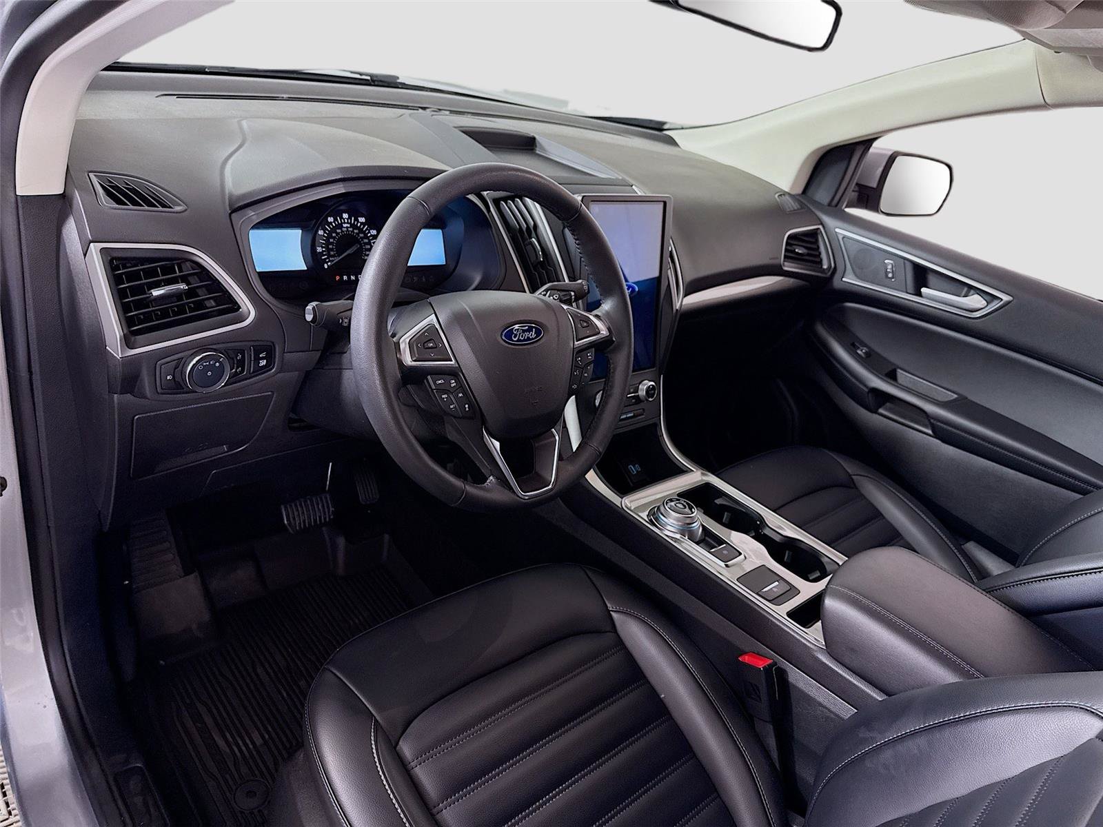 Used 2024 Ford Edge SEL w/ Convenience Package AWD/4WD image 3