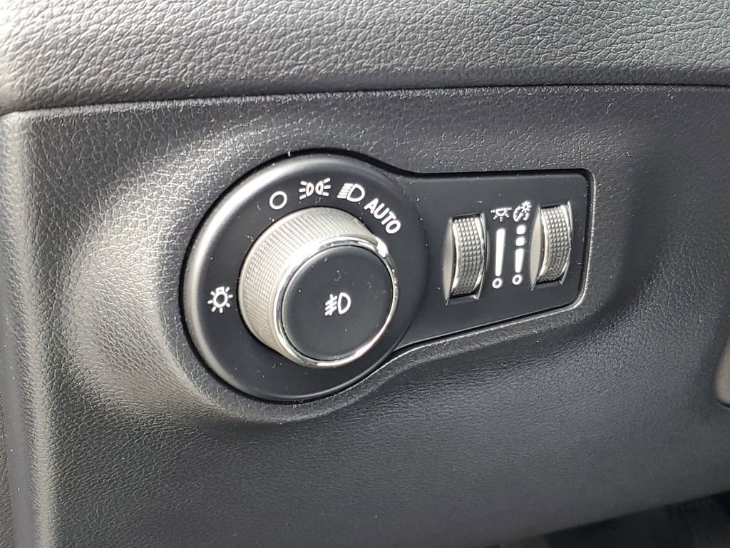 Used 2021 Jeep Compass Limited FWD image 13