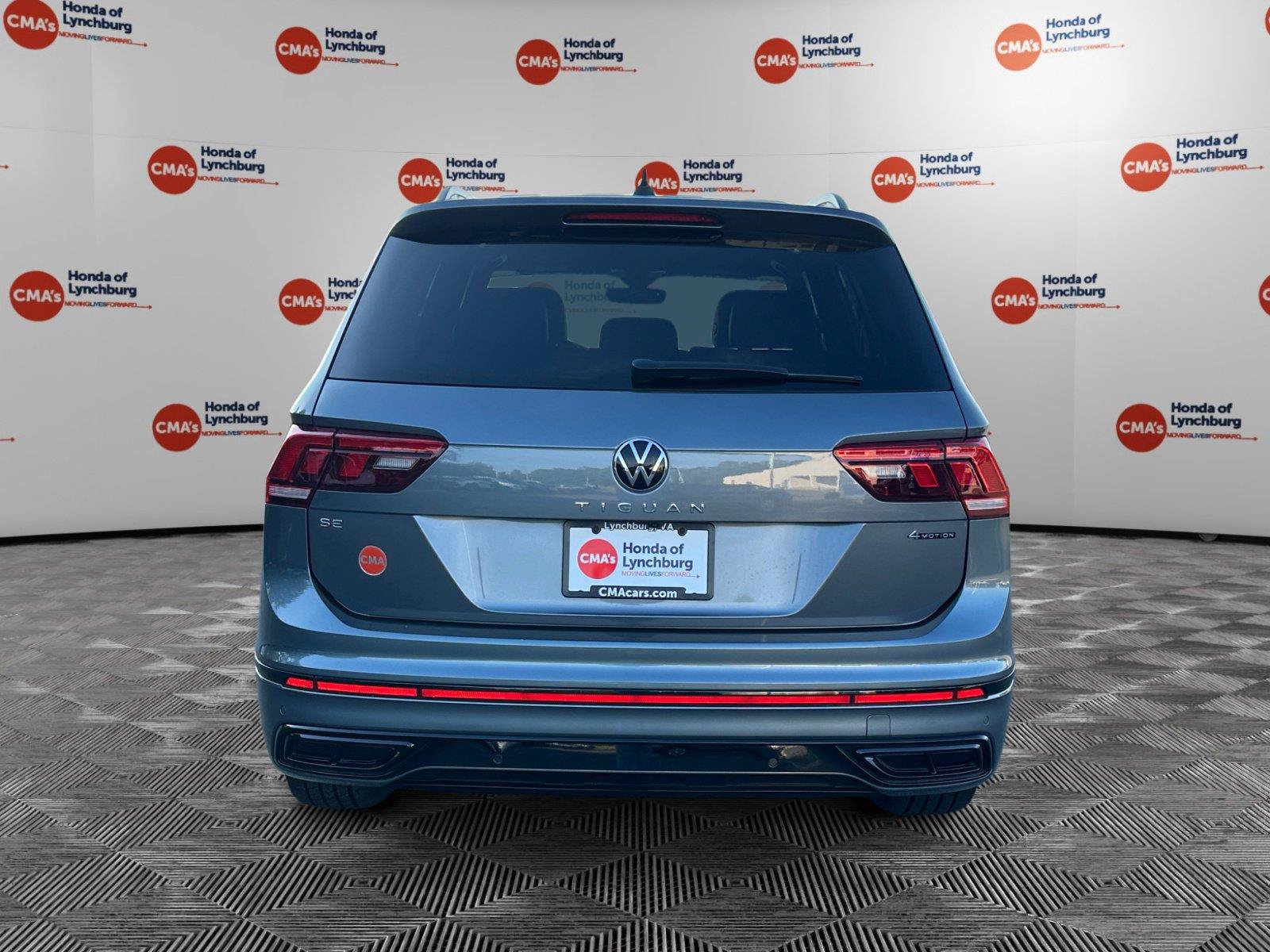 Used 2022 Volkswagen Tiguan SE R-Line AWD/4WD image 4