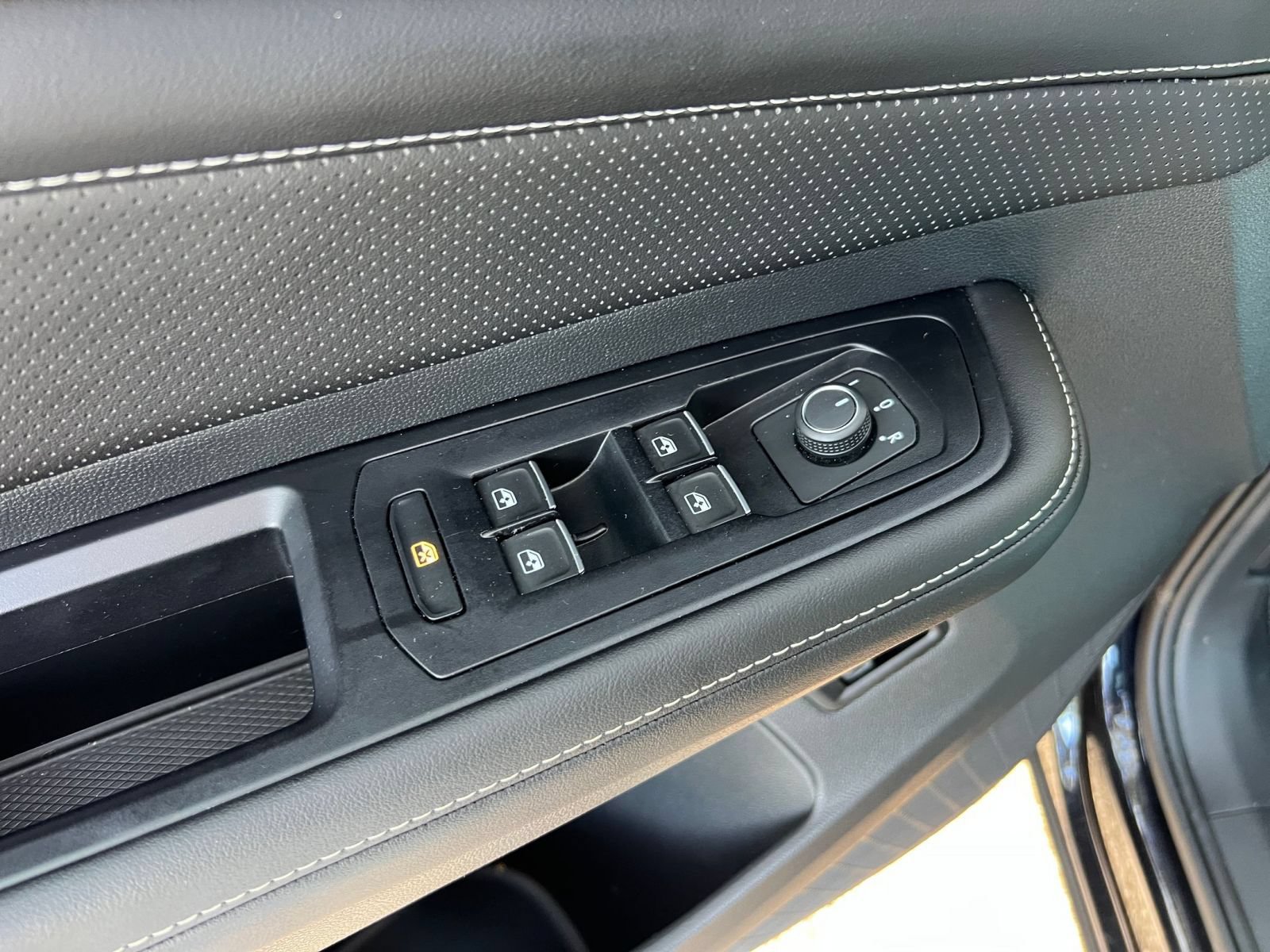 Used 2026 Volkswagen Atlas SE FWD image 18