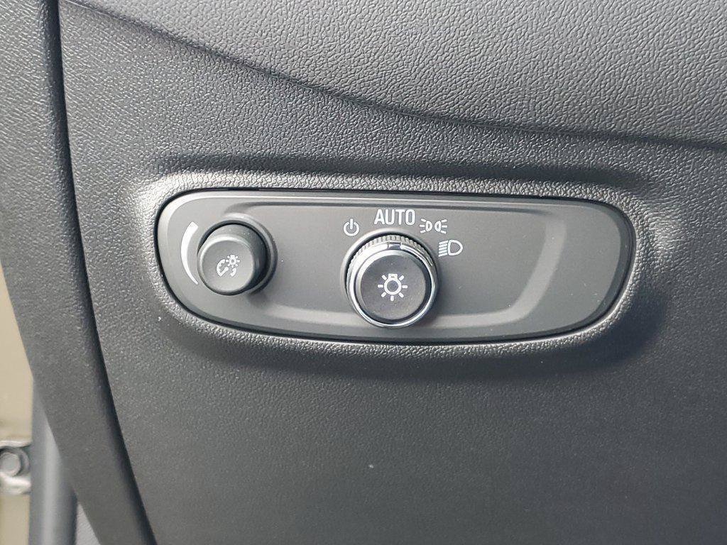 Used 2024 Chevrolet Equinox LT FWD image 8