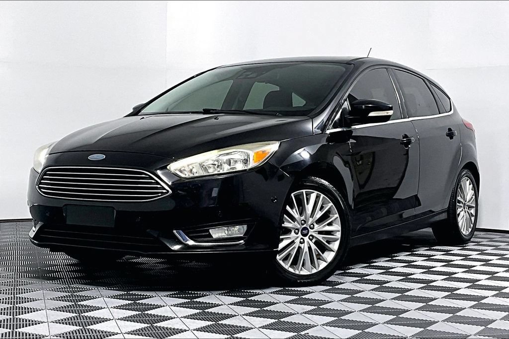 Used 2018 Ford Focus Titanium w/ Titanium Technology Package FWD image 2