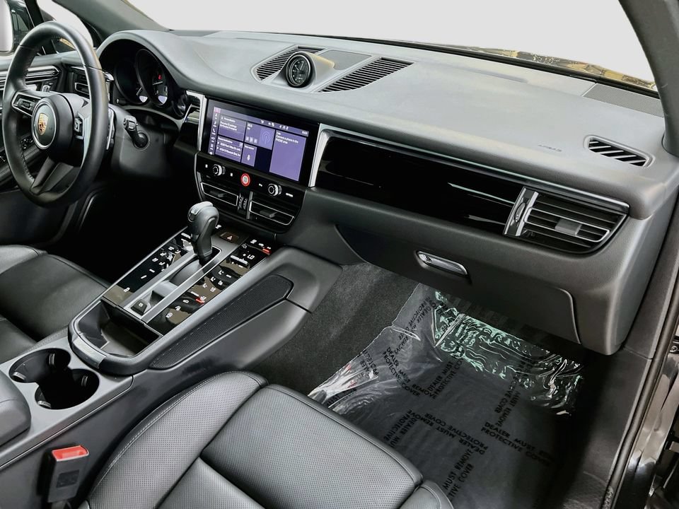 Certified 2026 Porsche Macan AWD/4WD image 31