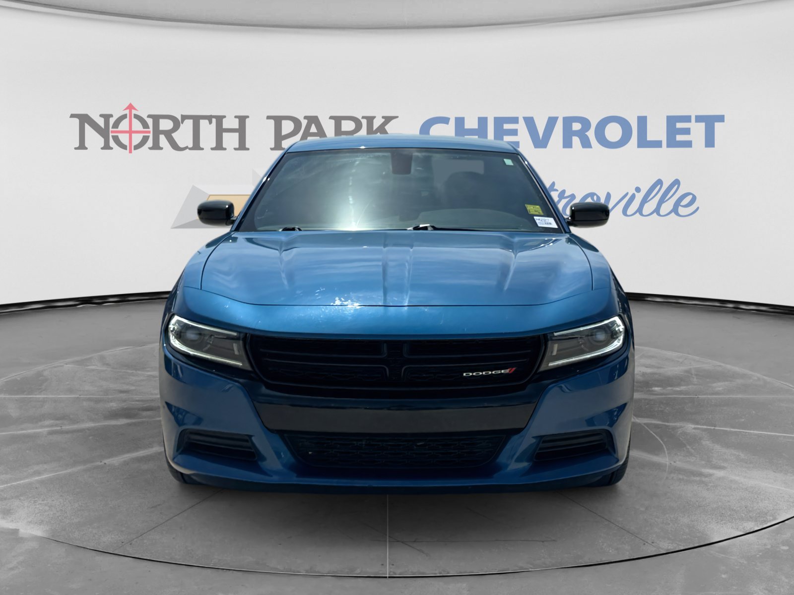 Used 2023 Dodge Charger SXT w/ Blacktop Package RWD image 2