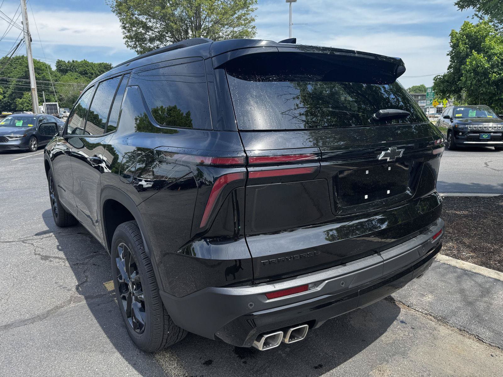 Used 2026 Chevrolet Traverse LT w/ Midnight/Sport Edition FWD image 4