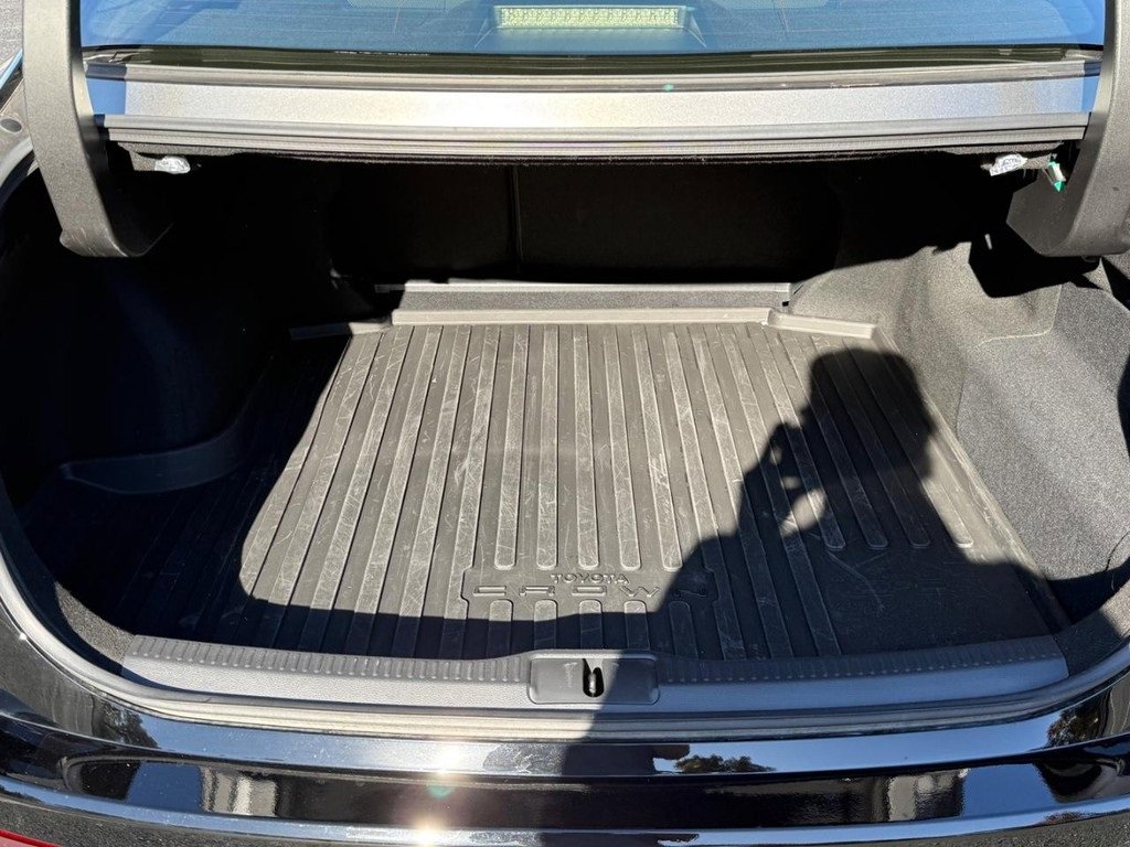 Certified 2025 Toyota Crown Platinum image 4