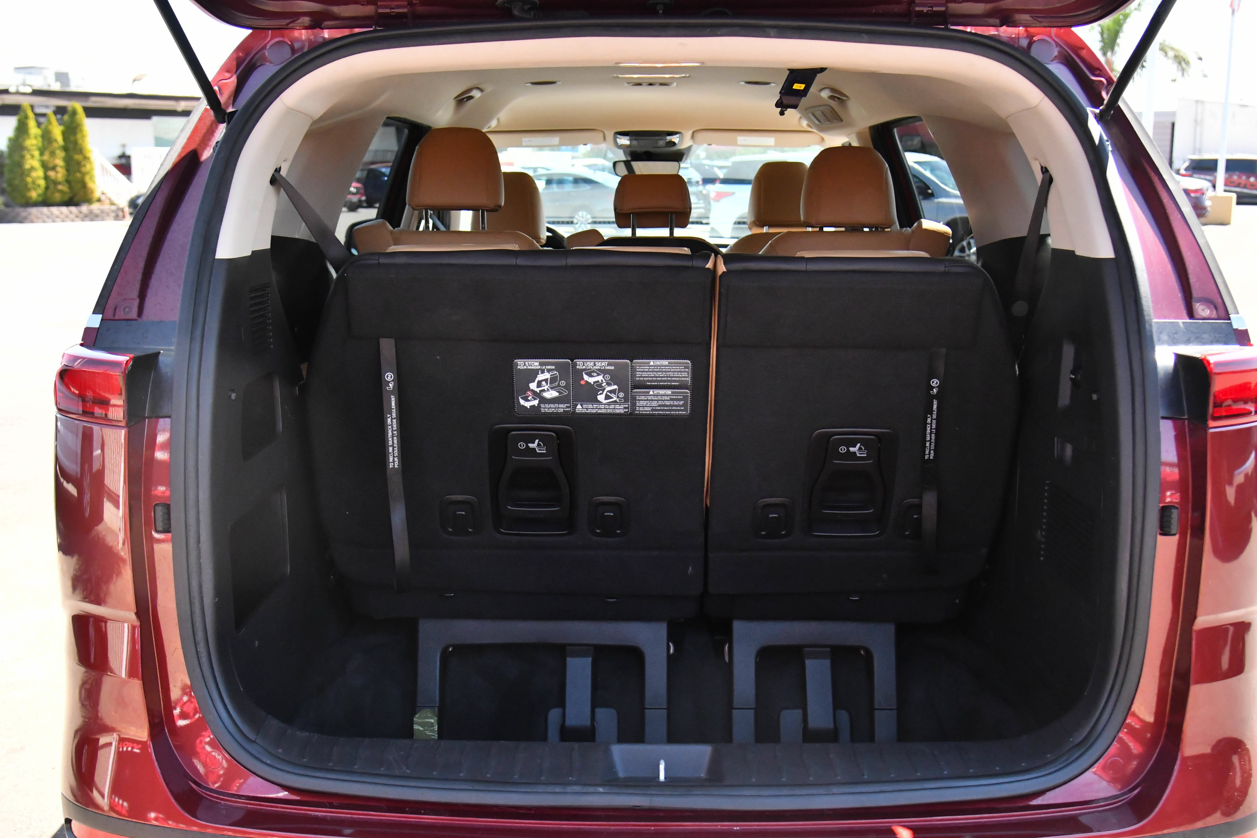Used 2022 Kia Carnival LX FWD image 43