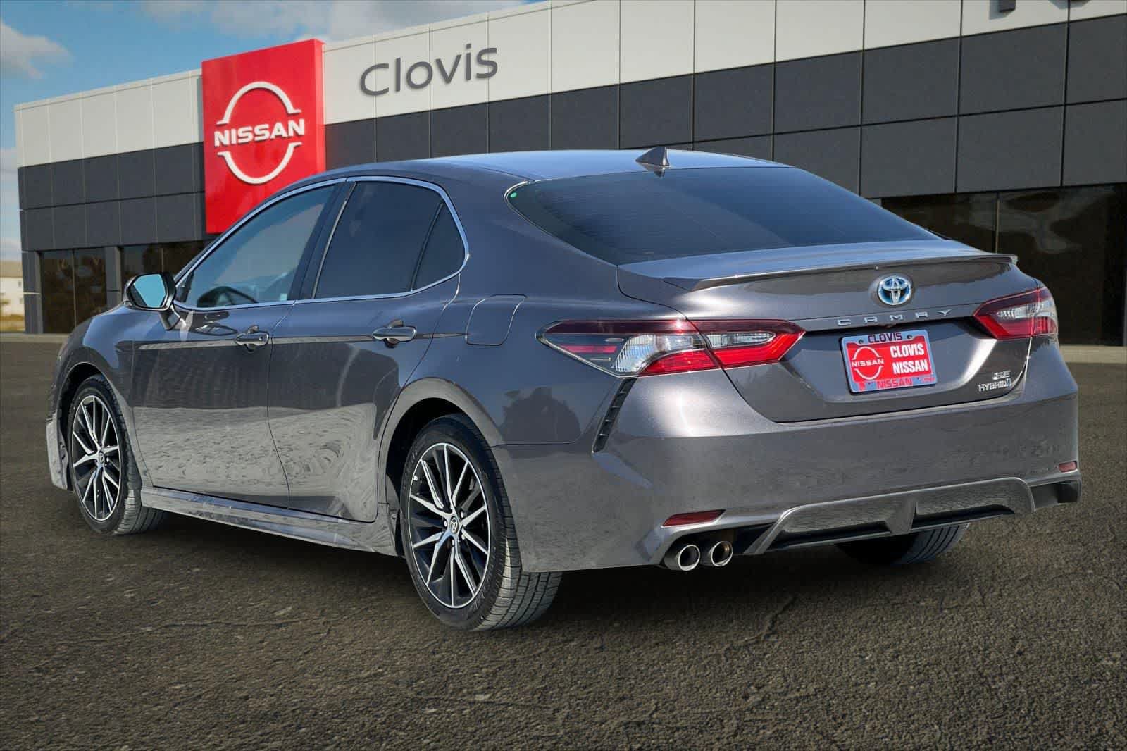 Used 2022 Toyota Camry SE w/ Cold Weather Package FWD image 7