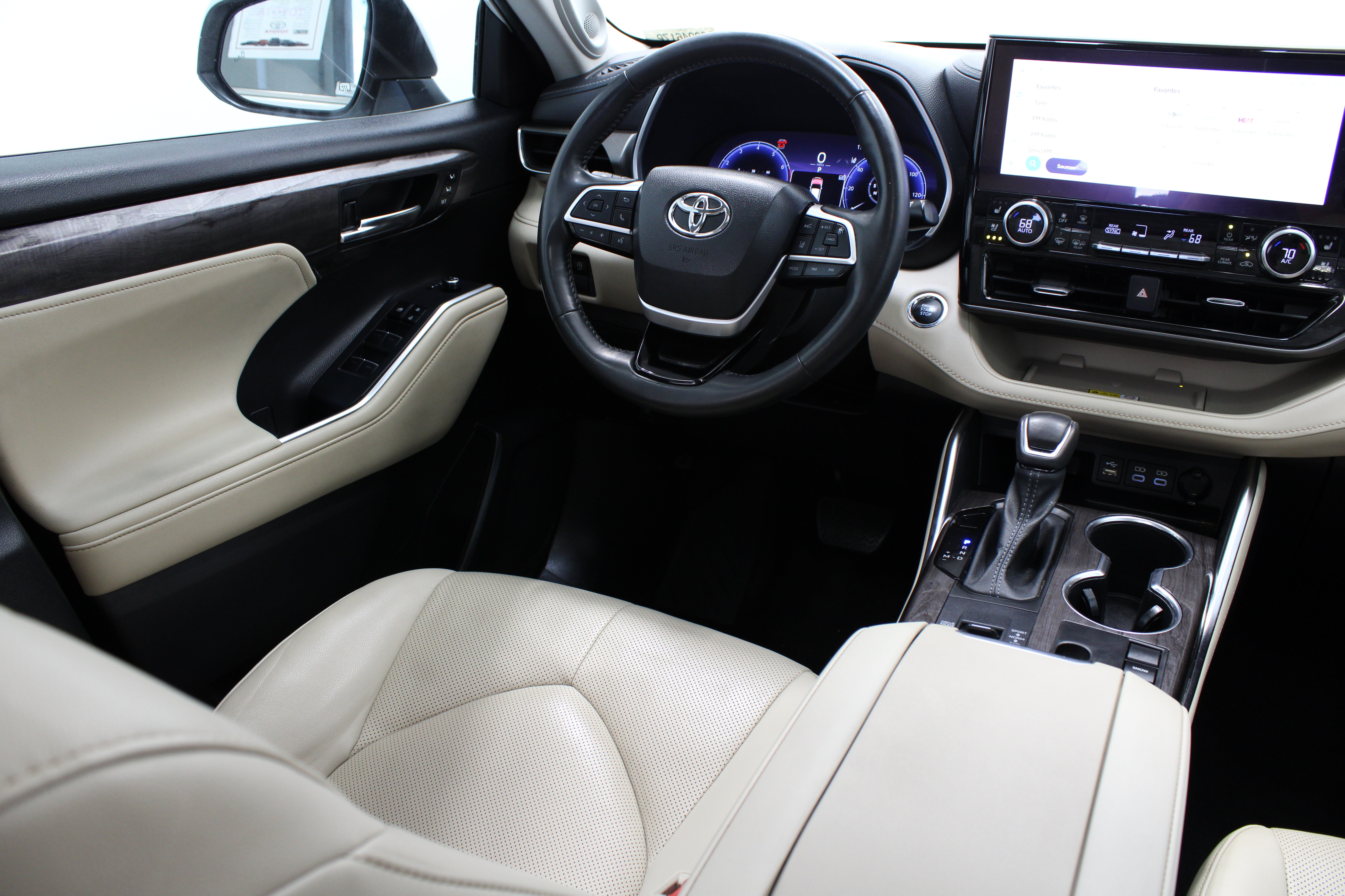 Used 2023 Toyota Highlander Limited FWD image 33