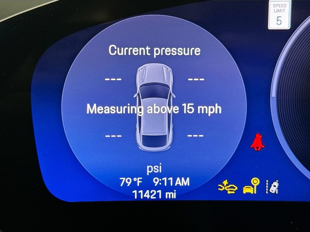 Certified 2024 Porsche Macan 4 Electric AWD/4WD image 11