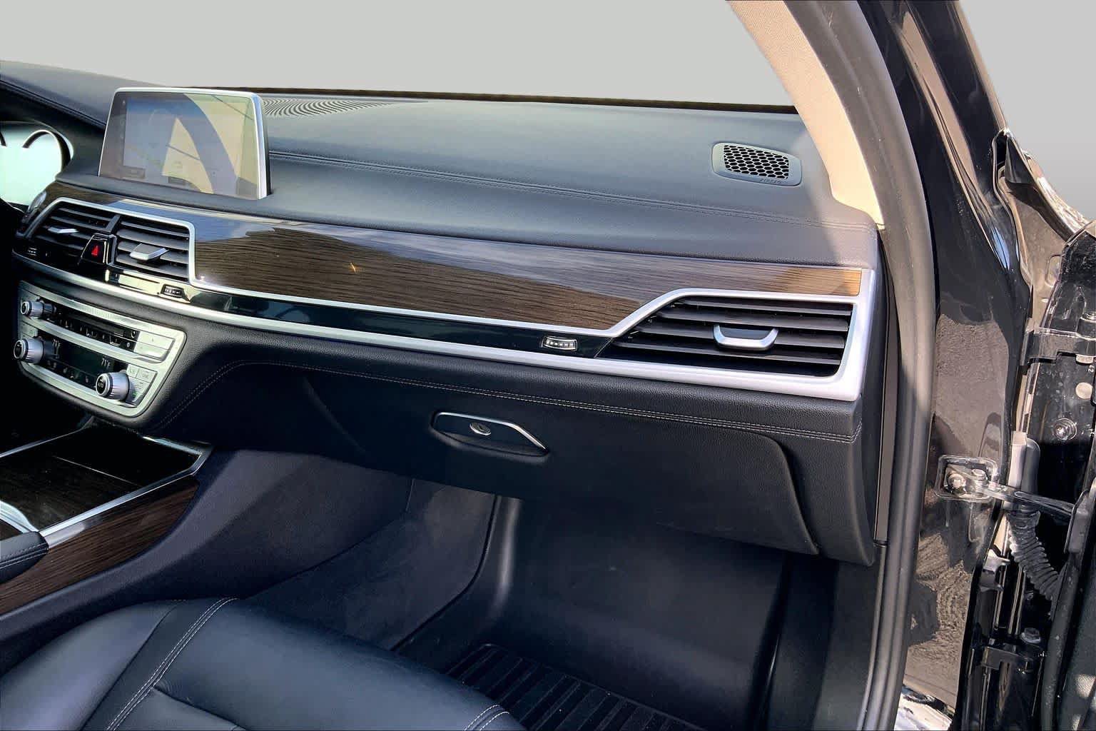 Used 2018 BMW 740i RWD image 18