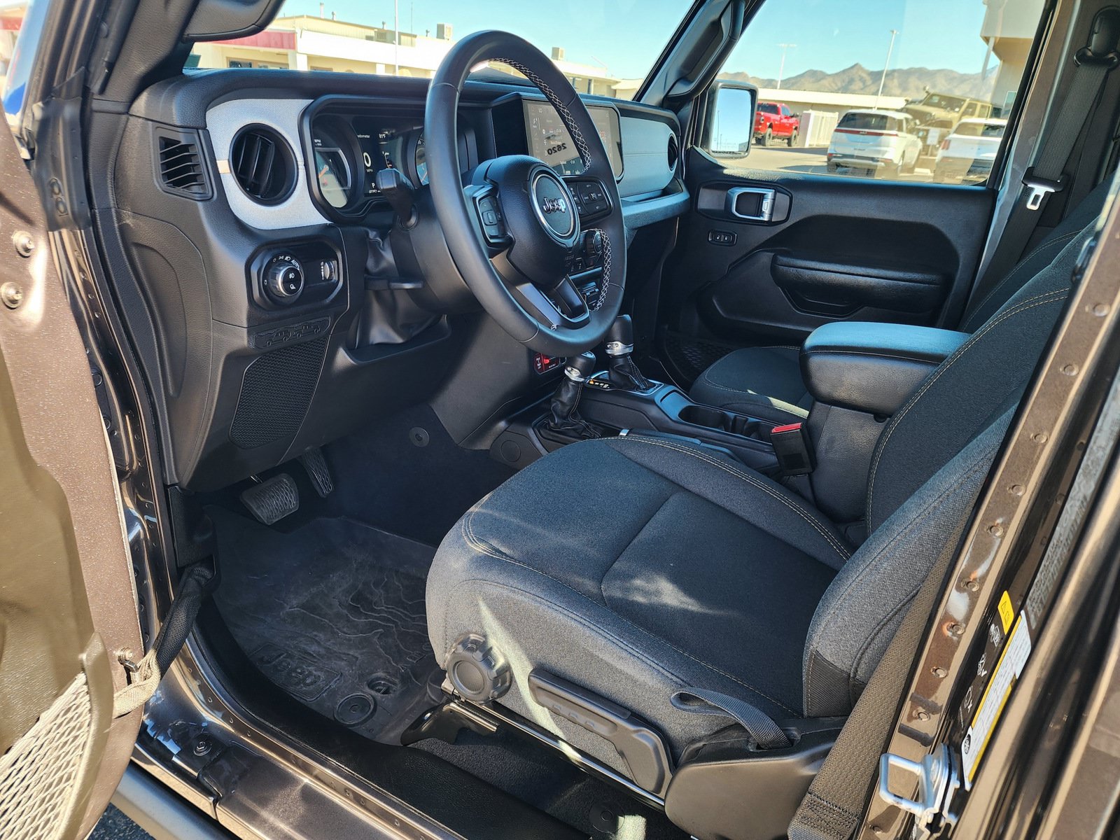 Used 2025 Jeep Gladiator Sport AWD/4WD image 15
