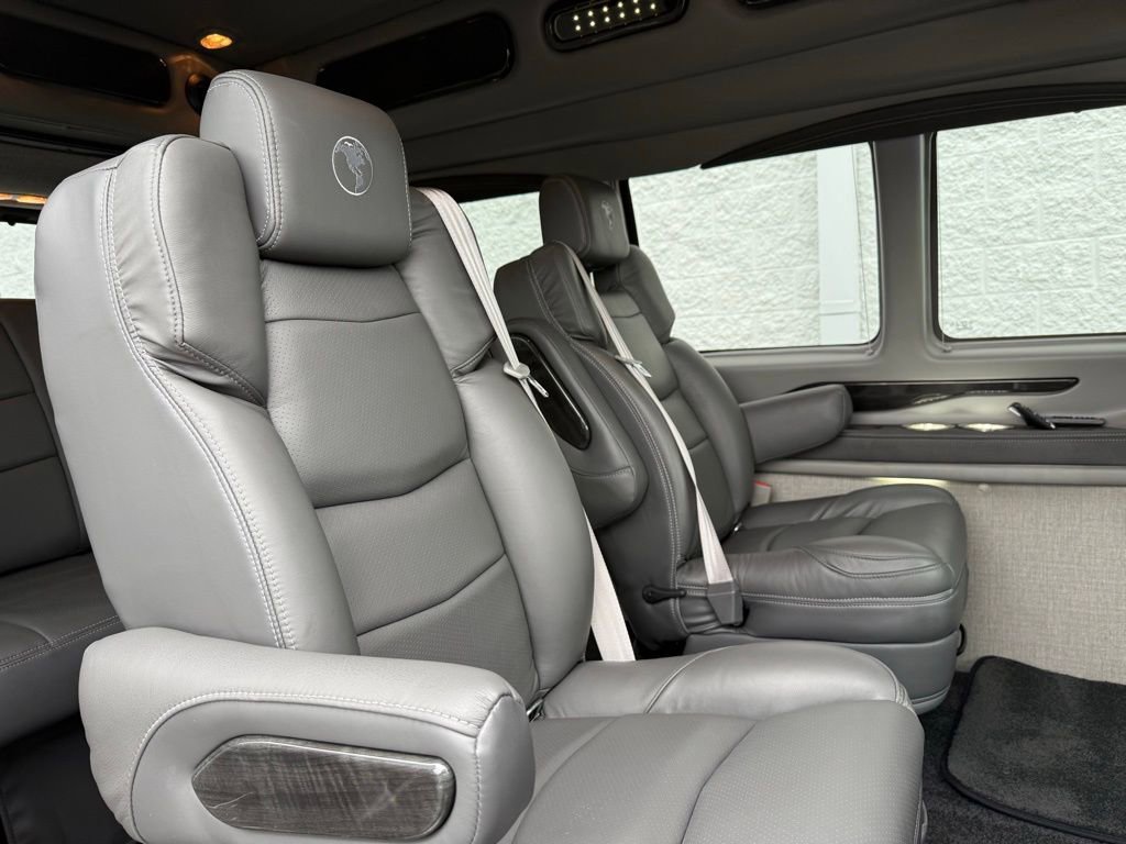 Used 2023 GMC Savana 2500 image 33