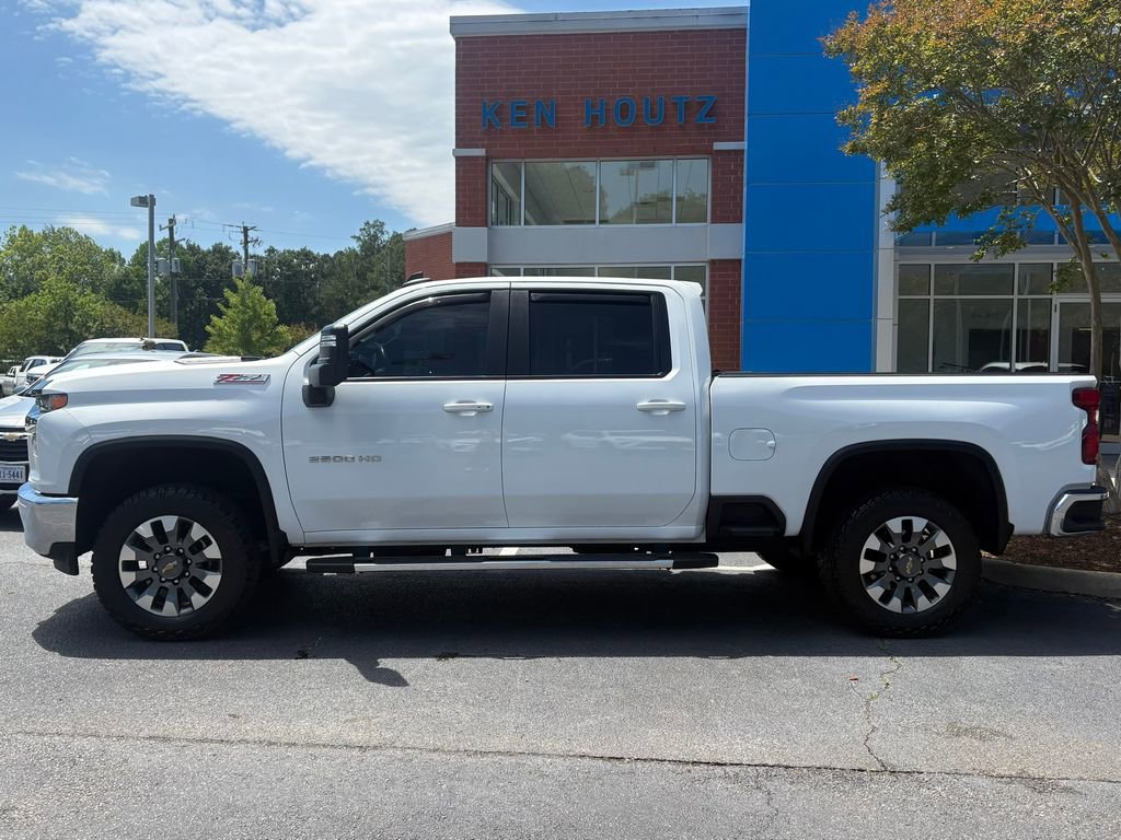 Used 2022 Chevrolet Silverado 2500 LT w/ Convenience Package AWD/4WD image 2