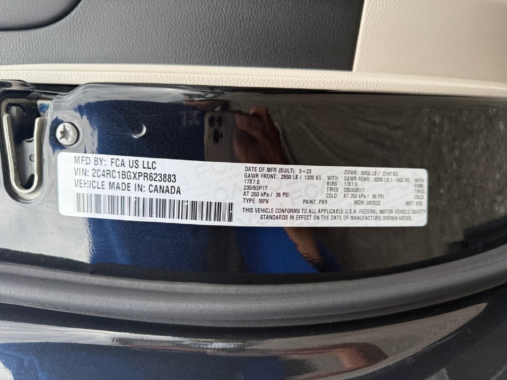 Used 2023 Chrysler Pacifica Touring-L FWD image 20