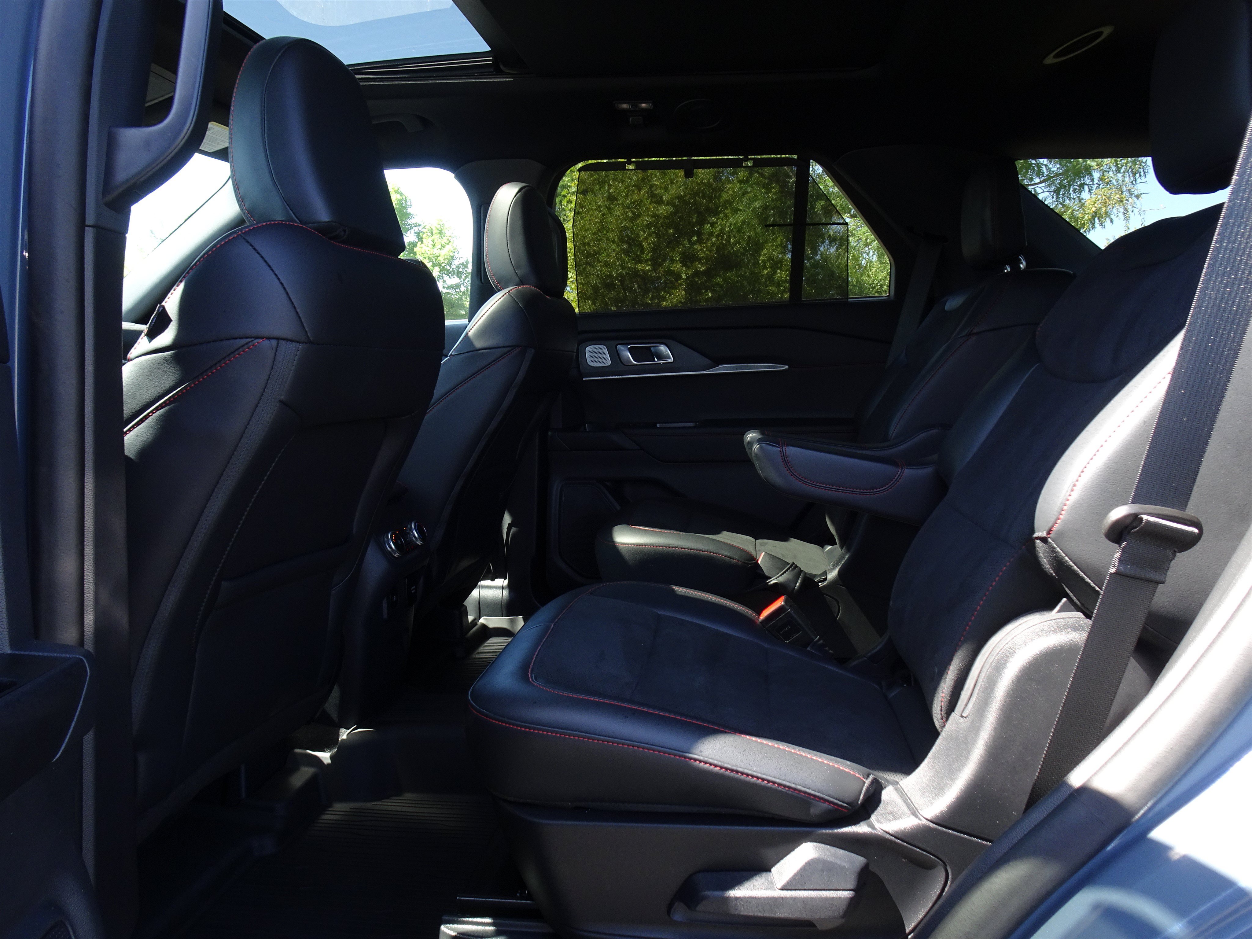 Used 2025 Ford Explorer ST AWD/4WD image 18