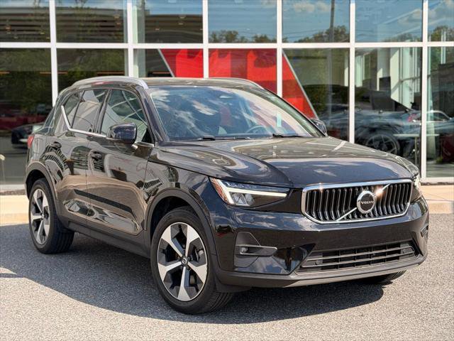 Used 2023 Volvo XC40 B5 Plus w/ Protection Package Premier AWD/4WD image 7