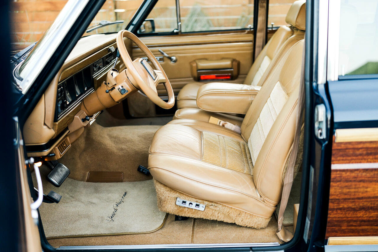 Used 1987 Jeep Grand Wagoneer image 92