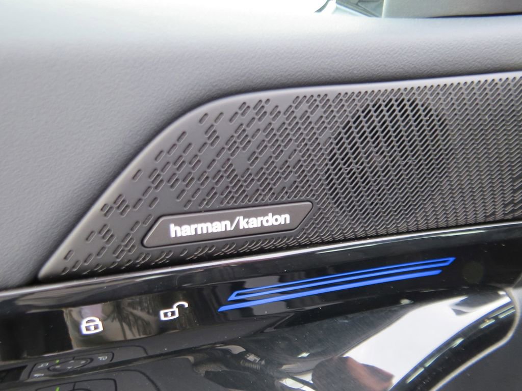 Used 2025 BMW 530i xDrive AWD/4WD image 22