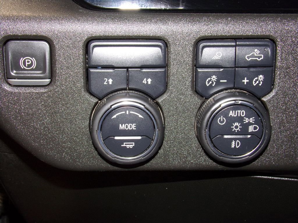 Used 2023 Chevrolet Silverado 1500 LTZ image 26