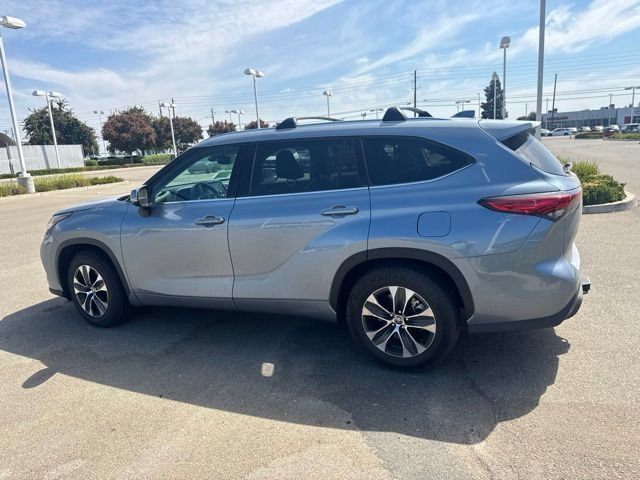 Used 2020 Toyota Highlander XLE FWD image 4