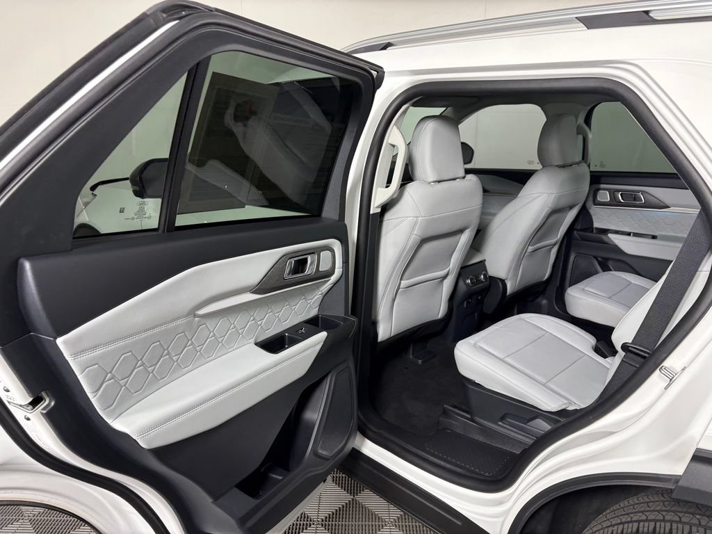 Certified 2025 Ford Explorer Platinum w/ Ultimate Package AWD/4WD image 28