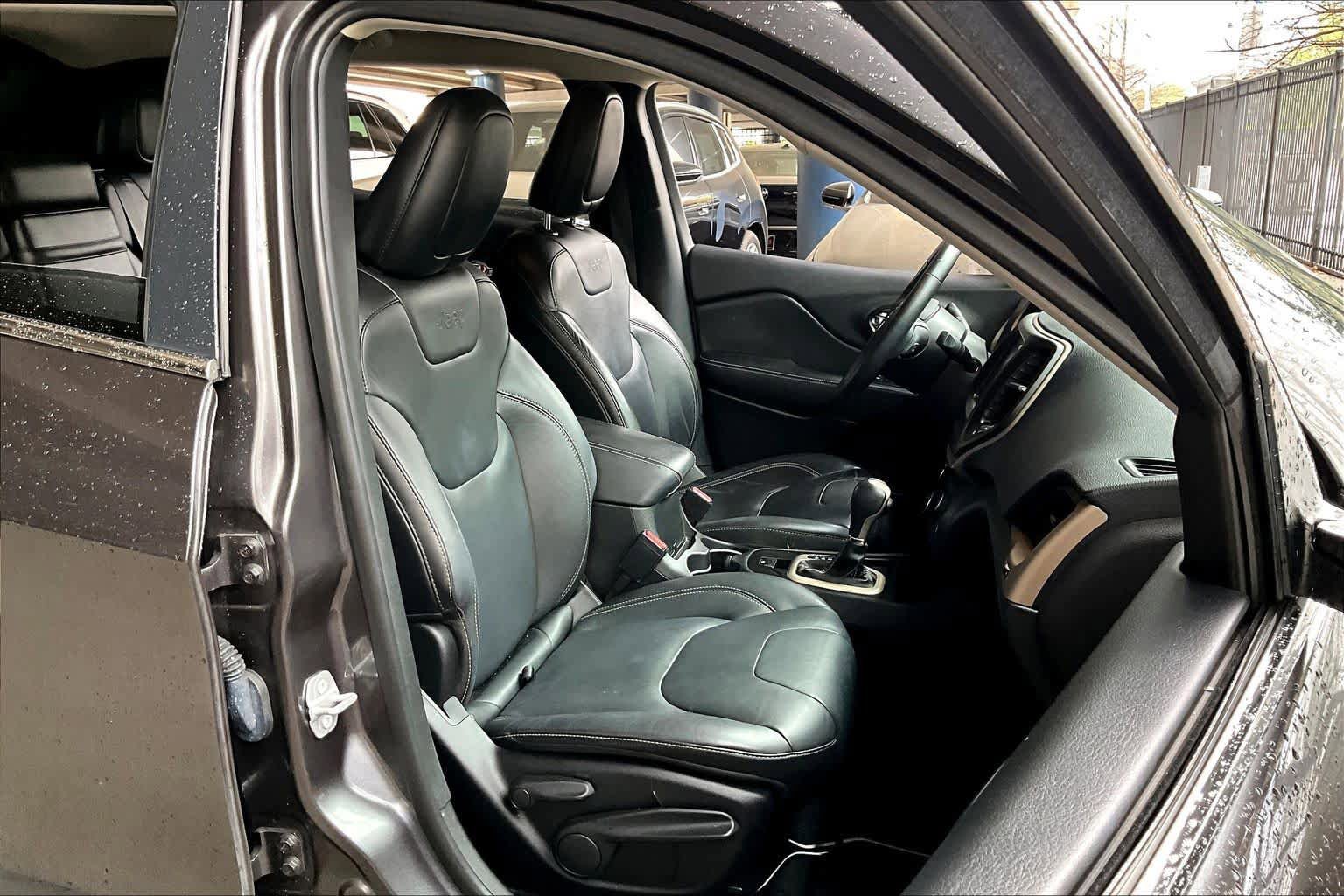 Used 2016 Jeep Cherokee Limited image 8