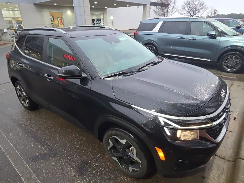 Used 2024 Kia Seltos EX image 5