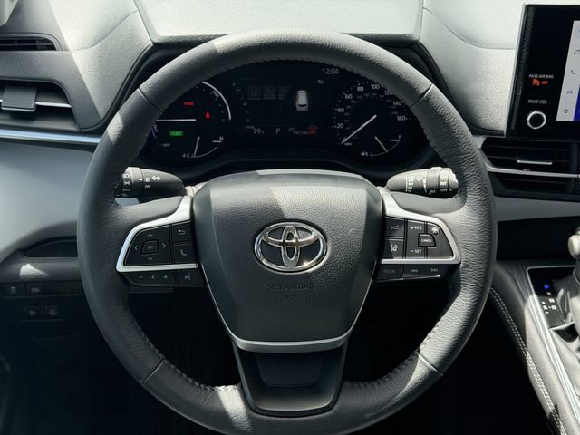 Used 2025 Toyota Sienna XLE w/ XLE Plus Package image 11